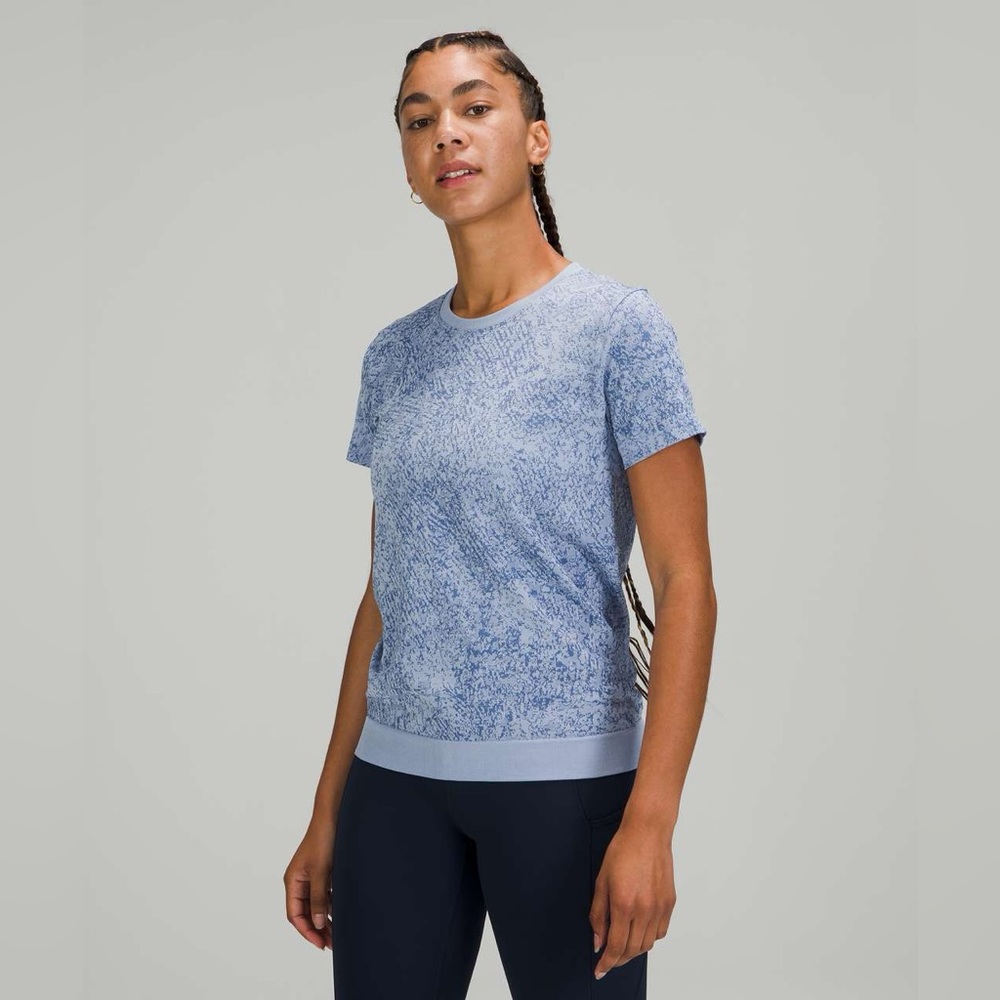 🩵💙Lululemon Blue Breathe Short Sleeve Shirt Size 6